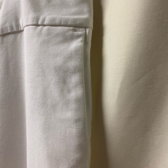 White Capris with stretch. Side pockets, side slits at bottom, 3/4 Pants - Picture 3 of 13
